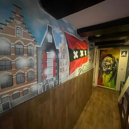 Hostel Downtown Canal View