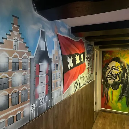Downtown Canal View Hostel *