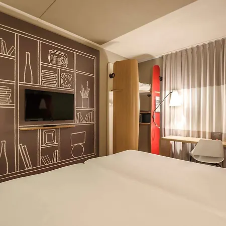 מלון Ibis West 3*