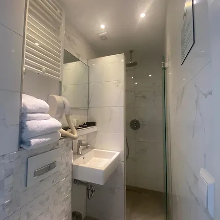Alp Hotel 2*