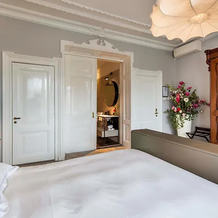 Amstel Corner Hotel