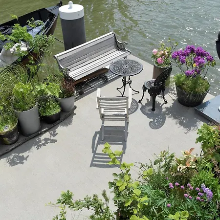 Wheelhouse Euphrate Houseboat * Diemen