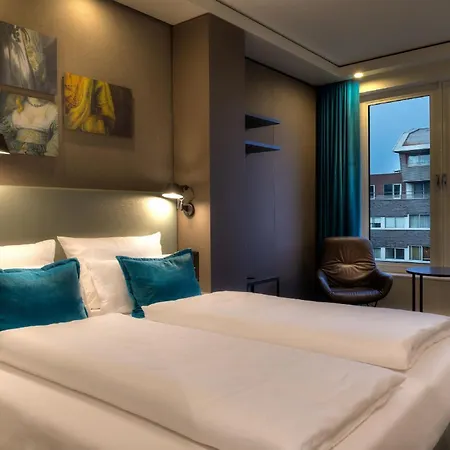 One Amsterdam-waterlooplein 3* Amsterdam