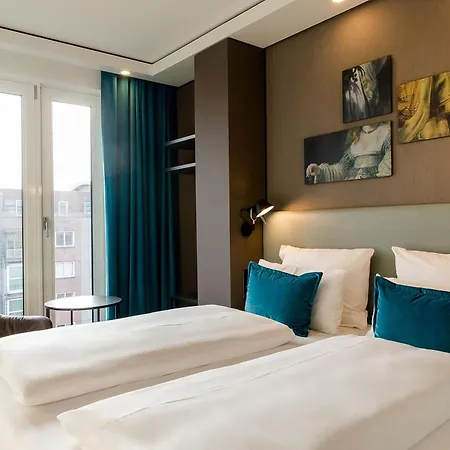 One Amsterdam-waterlooplein 3*