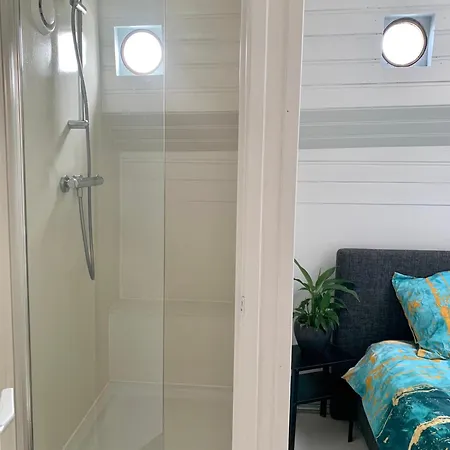 Homestay Houseboat In