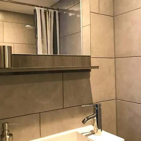 Urban Vibes Bed & Breakfast 2*