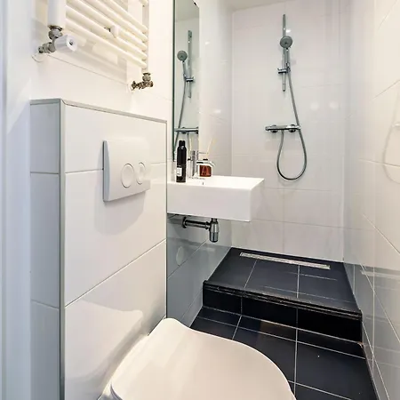 Spacious In The Center! Homestay Amsterdam