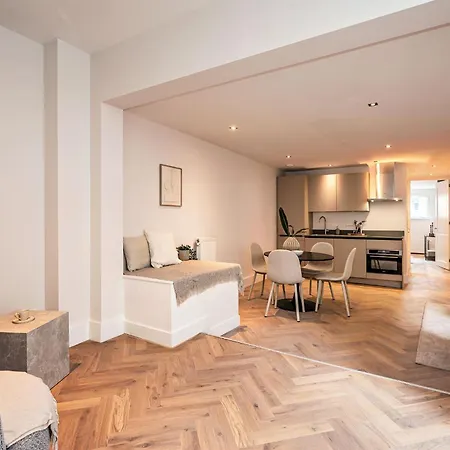 Homestay Spacious In The Center!