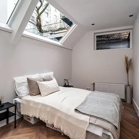 Homestay Spacious In The Center!