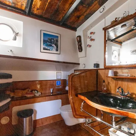 Anna Houseboat Bateau-hôtel
