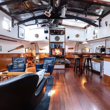 Anna Houseboat *