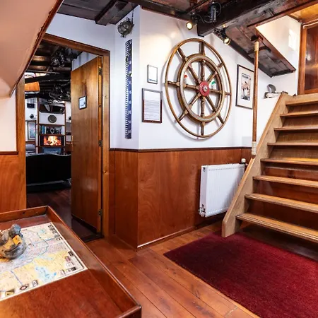 Anna Houseboat * Amsterdam