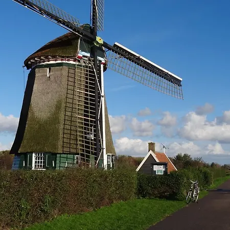 Amsterzonian Bed & Breakfast *