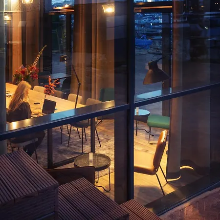 Hotel - The Niu, Fender