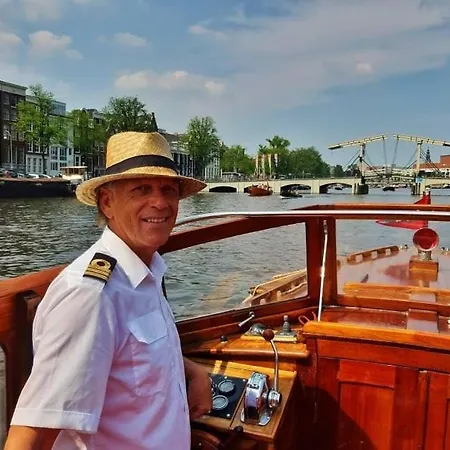 Motorjacht At Ease *