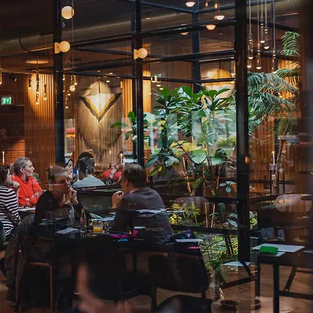 V Fizeaustraat Hotel 4*
