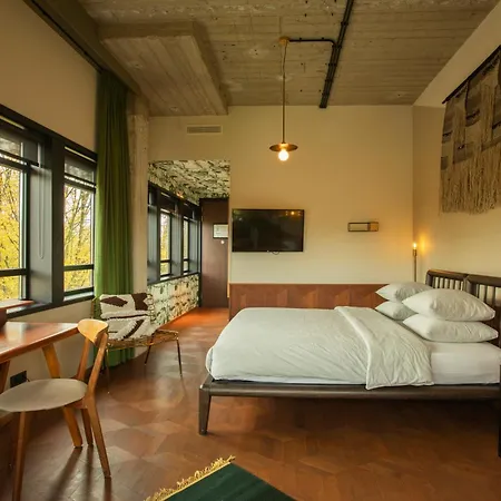 Hotel V Fizeaustraat 4*