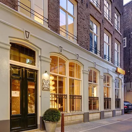 Hotel V Nesplein 4*
