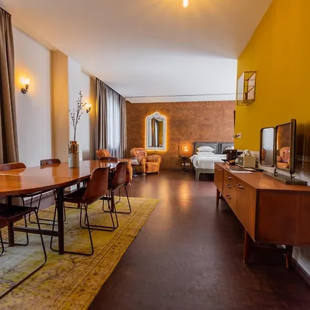 V Nesplein Hotel 4*