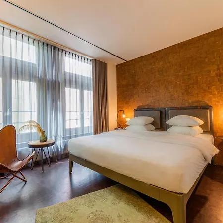 V Nesplein Hotel