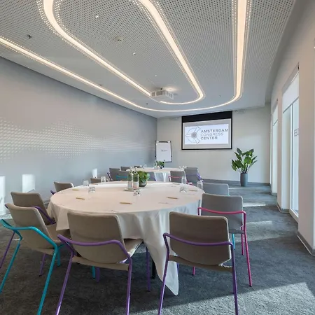 Hotel Park By Radisson City West
