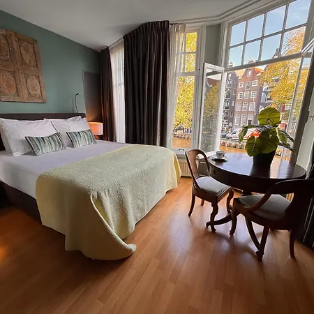 Bed & Breakfast Decor Canal House