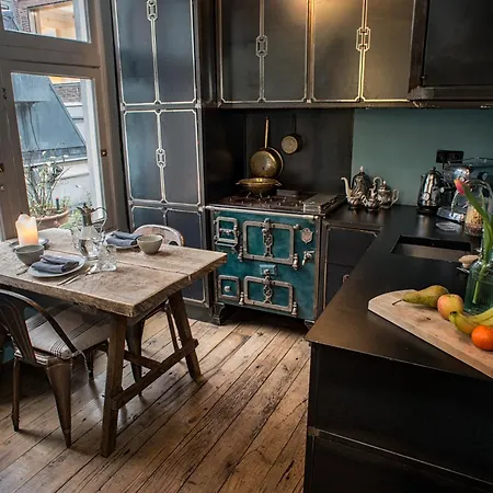 Private And Chique Salon De Franz - With Large Terrace Bed & Breakfast