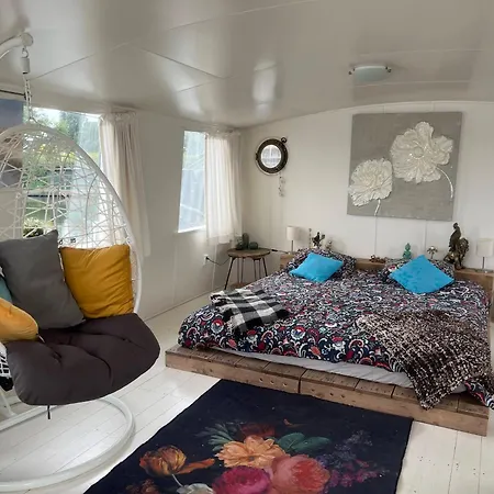 The Island Houseboat Amsterdam