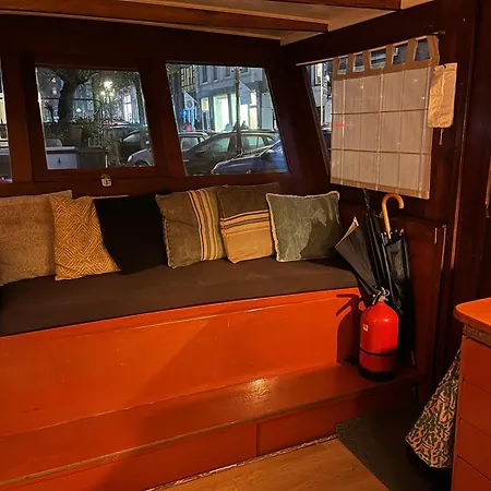Woonboot Josja Homestay