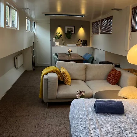 Homestay Woonboot Josja *