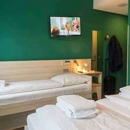 Meininger West Hotel 2*