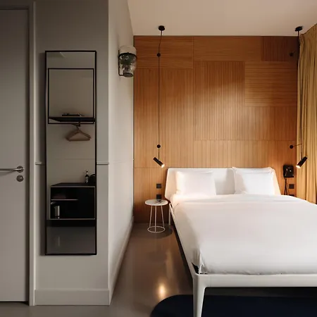 Hotel Conscious Westerpark 4*