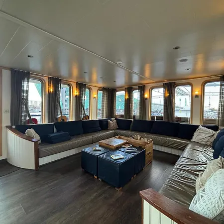 Hotelboat Iris