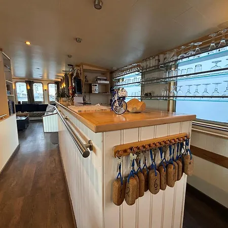 Hotelboat Iris Hotel