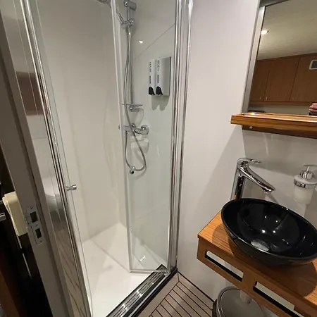 Hotelboat Iris Hotel *
