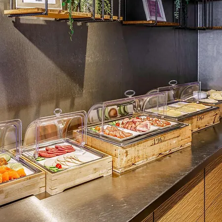 Mercure Sloterdijk Station Hotel 4*