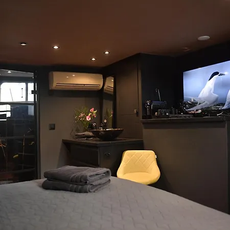 Euphrate Houseboat