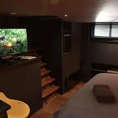Euphrate Houseboat * Amsterdam