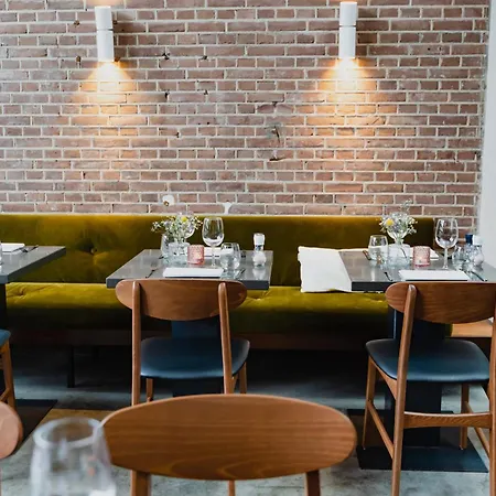 De Hallen Szálloda 4*