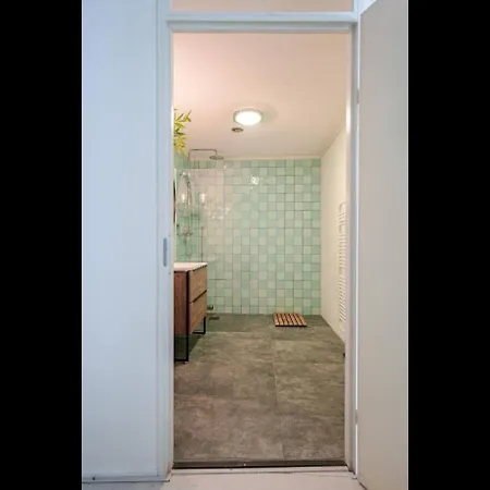 Private 3 Bedroom - Apartment *