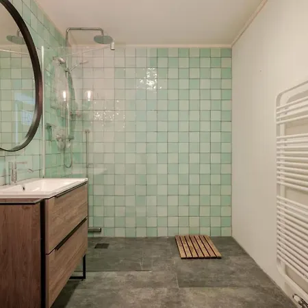 Private 3 Bedroom - Apartment *