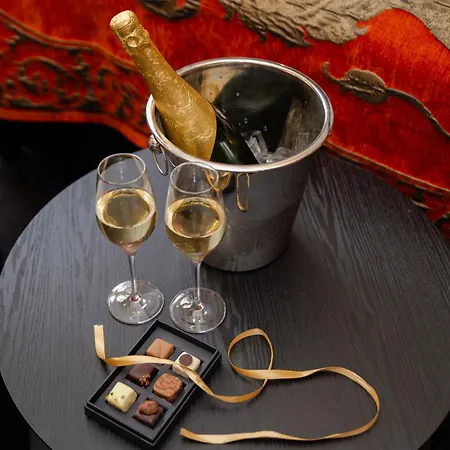 Ambassade Hotel 4*