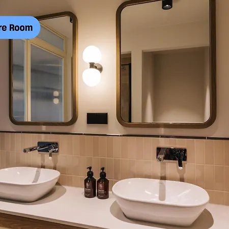 The Social Hub 4*