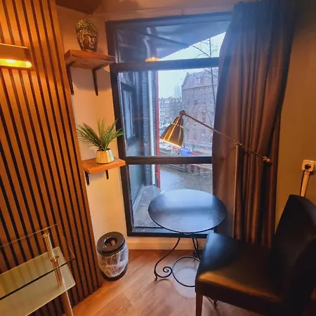 Hostel Downtown Canal View