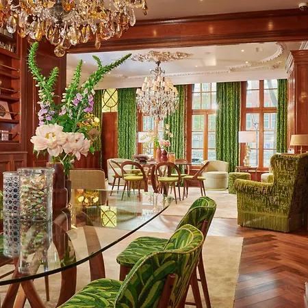 Hotel Estheréa 4*