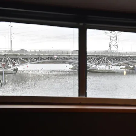 Botel Euphrate Houseboat *