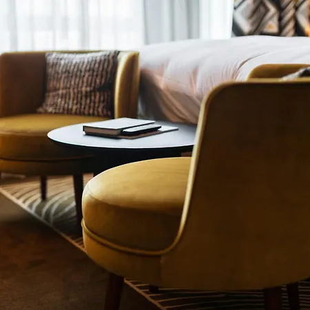 Ambassade Hotel 4*