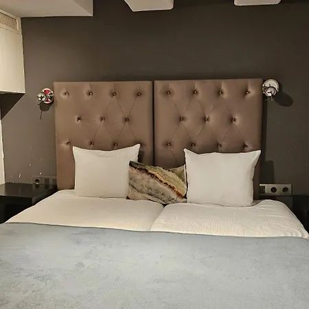 Hotel Quentin Golden Bear