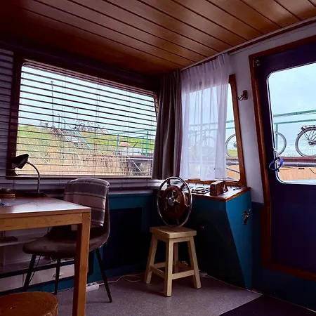 Floating Bed & Breakfast