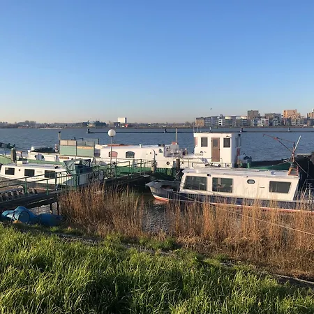 Bed & Breakfast Floating *